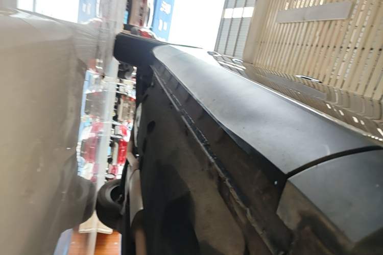 Used Hongqi HS5 2022 Revised Version 2.0T Smart Connect Flagship Edition Right Side Sill