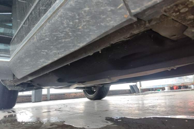 Used Hongqi HS5 2022 Facelifted Version 2.0T Smart Connect Flagship All-Wheel-Drive Edition Right Side Sill