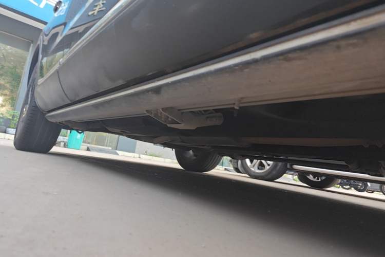 Used Hongqi HS5 2022 Revised Version 2.0T Smart Connect Flagship Edition Right Side Sill