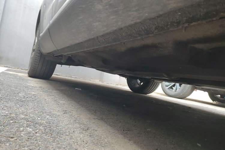 Used Hongqi HS5 2022 Facelifted Version 2.0T Smart Connect Flagship All-Wheel-Drive Edition Right Side Sill