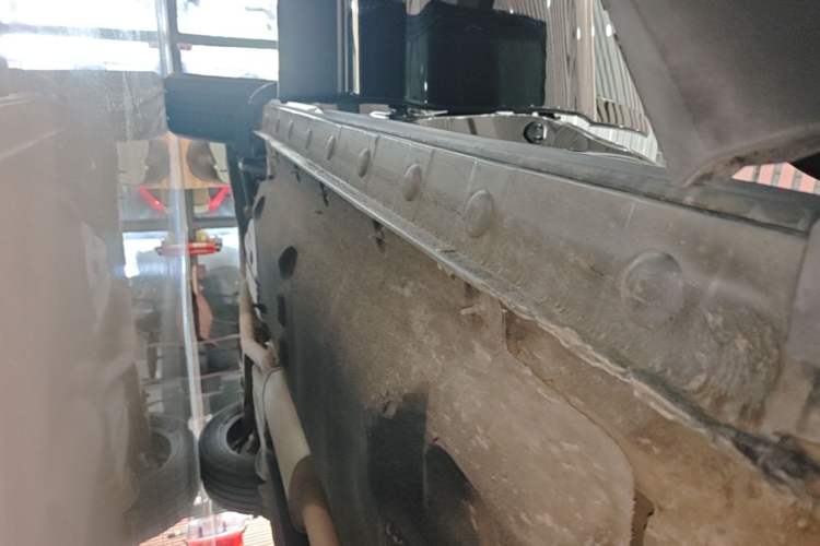 Used Hongqi HS5 2022 Revised Version 2.0T Smart Connect Flagship Edition Right Side Sill