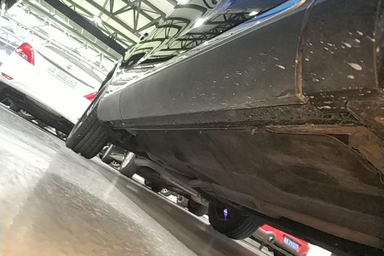 Used Hongqi HS5 2022 2.0T Smart Connect Flagship Enjoyment Purchase Edition Right Side Sill