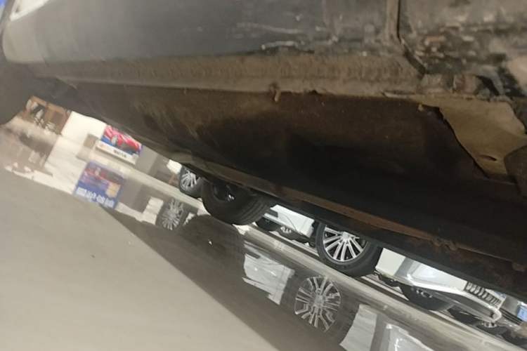 Used Hongqi HS5 2022 Revised Version 2.0T Smart Connect Flagship Edition Right Side Sill