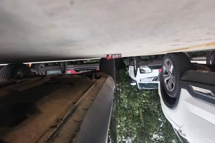 Used Hongqi HS5 2022 Revised Version 2.0T Smart Connect Flagship Edition Right Side Sill