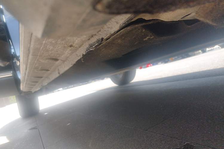 Used Hongqi HS5 2022 Revised Version 2.0T Smart Connect Flagship Edition Right Side Sill