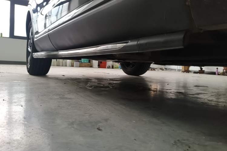 Used Hongqi HS5 2022 2.0T Smart Connect Flagship Enjoyment Purchase Edition Right Side Sill