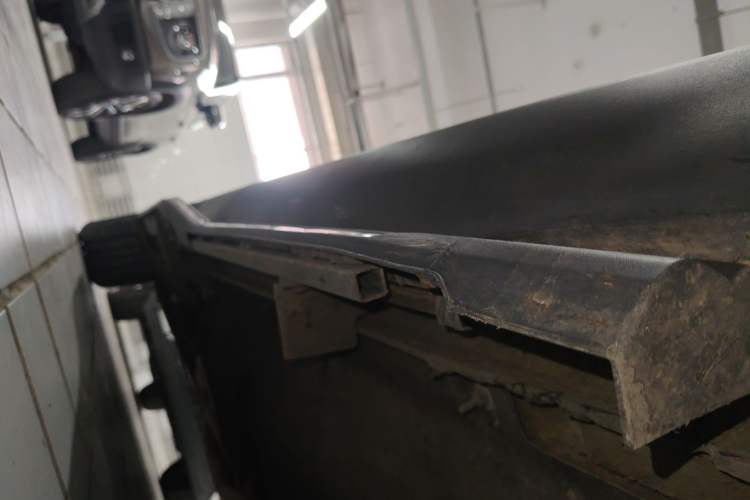 Used Hongqi HS5 2022 Revised Version 2.0T Smart Connect Flagship Edition Right Side Sill