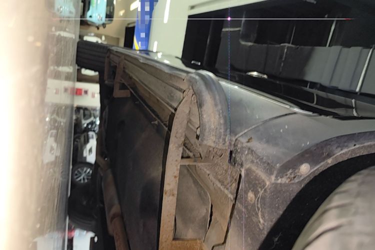 Used Hongqi HS5 2022 Revised Version 2.0T Smart Connect Flagship Edition Right Side Sill
