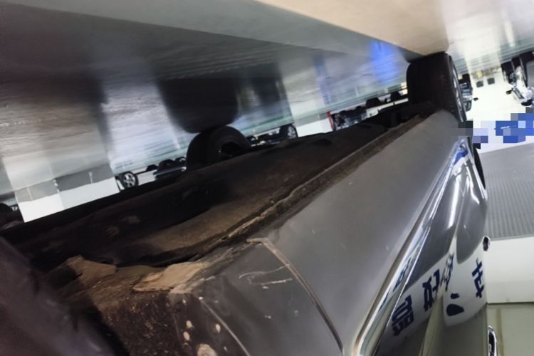 Used Hongqi HS5 2022 Revised Version 2.0T Smart Connect Flagship Edition Right Side Sill