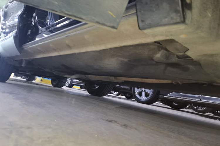 Used Hongqi HS5 2022 Revised Version 2.0T Smart Connect Flagship Edition Right Side Sill