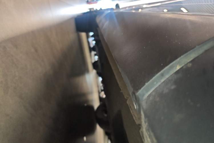 Used Hongqi HS5 2022 Revised Version 2.0T Smart Connect Flagship Edition Right Side Sill
