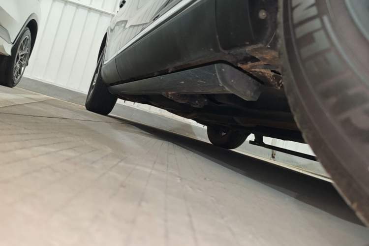 Used Hongqi HS5 2022 Revised Version 2.0T Smart Connect Flagship Edition Right Side Sill