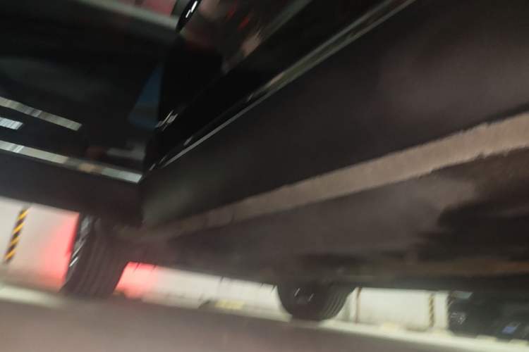 Used Hongqi HS5 2022 Revised Version 2.0T Smart Connect Flagship Edition Right Side Sill