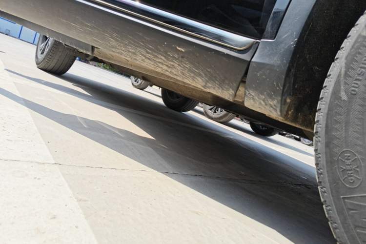 Used Hongqi HS5 2022 Revised Version 2.0T Smart Connect Flagship Edition Right Side Sill