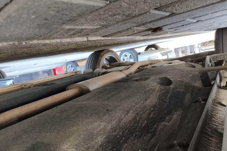 Used Hongqi HS5 2022 Facelifted Version 2.0T Smart Connect Flagship All-Wheel-Drive Edition Right Side Sill