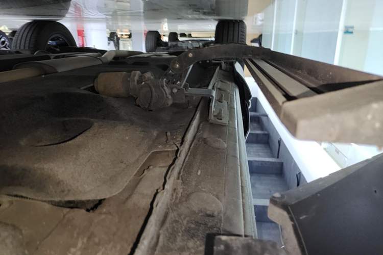 Used Hongqi HS5 2022 Revised Version 2.0T Smart Connect Flagship Edition Right Side Sill
