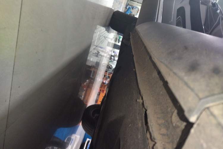 Used Hongqi HS5 2022 Revised Version 2.0T Smart Connect Flagship Edition Right Side Sill