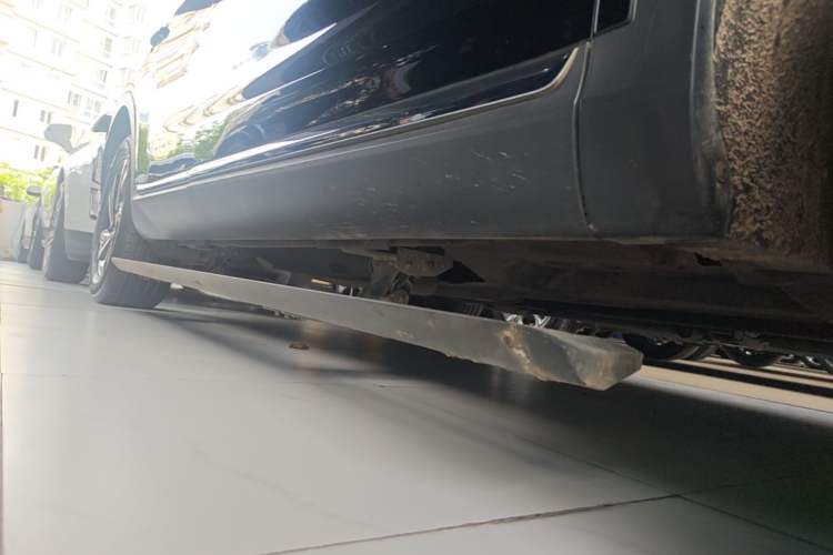 Used Hongqi HS5 2022 Revised Version 2.0T Smart Connect Flagship Edition Right Side Sill