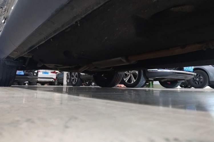 Used Hongqi HS5 2022 Revised Version 2.0T Smart Connect Flagship Edition Right Side Sill