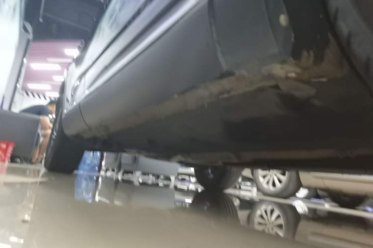 Used Hongqi HS5 2022 Revised Version 2.0T Smart Connect Flagship Edition Right Side Sill