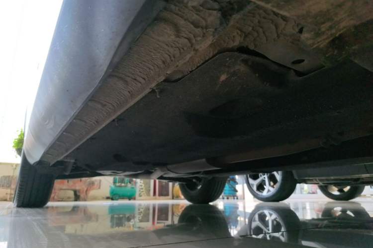 Used Hongqi HS5 2022 Revised Version 2.0T Smart Connect Flagship Edition Right Side Sill