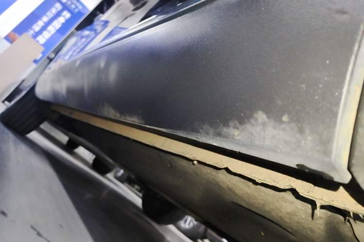 Used Hongqi HS5 2022 Revised Version 2.0T Smart Connect Flagship Edition Right Side Sill