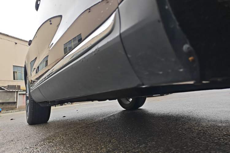 Used Hongqi HS5 2022 Facelifted Version 2.0T Smart Connect Flagship All-Wheel-Drive Edition Right Side Sill