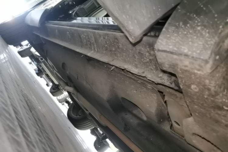Used Hongqi HS5 2022 2.0T Smart Connect Flagship All-Wheel-Drive Version Right Side Sill