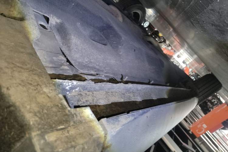 Used Hongqi HS5 2022 Revised Version 2.0T Smart Connect Flagship Edition Right Side Sill