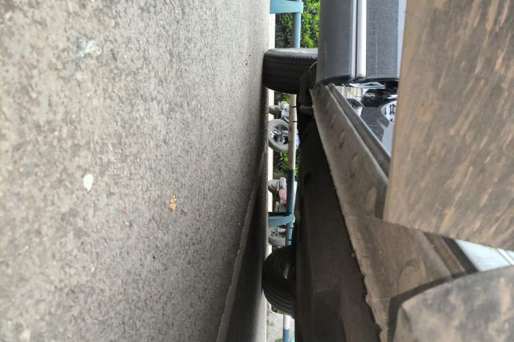 Used Hongqi HS5 2022 Revised Version 2.0T Smart Connect Flagship Edition Right Side Sill