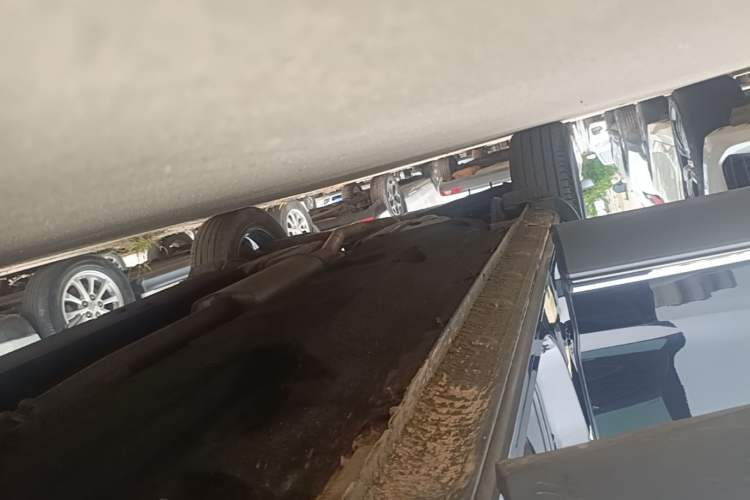 Used Hongqi HS5 2022 Revised Version 2.0T Smart Connect Flagship Edition Right Side Sill