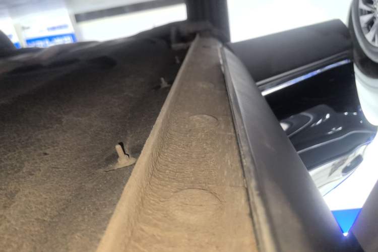 Used Hongqi HS5 2022 Revised Version 2.0T Smart Connect Flagship Edition Right Side Sill