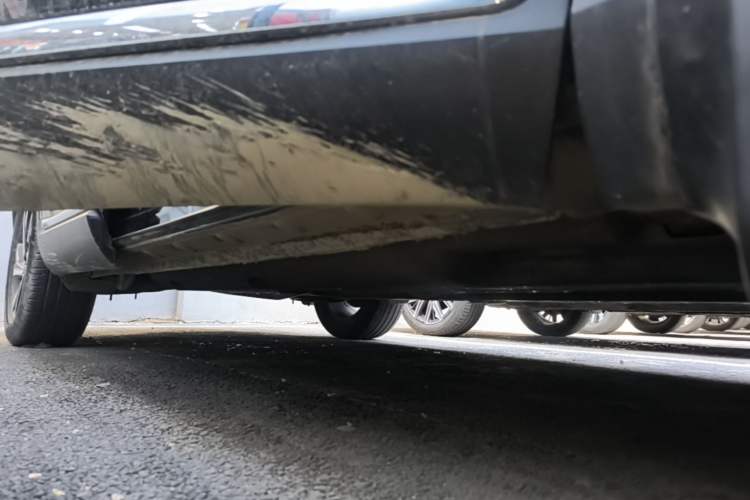 Used Hongqi HS5 2022 Revised Version 2.0T Smart Connect Flagship Edition Right Side Sill