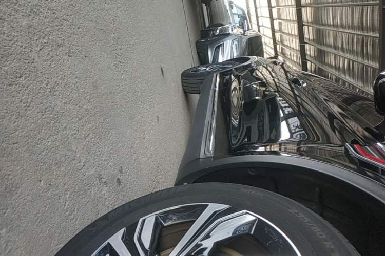 Used Hongqi HS5 2022 Revised Version 2.0T Smart Connect Flagship Edition Right Side Sill