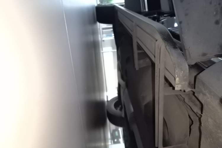 Used Hongqi HS5 2022 Revised Version 2.0T Smart Connect Flagship Edition Right Side Sill