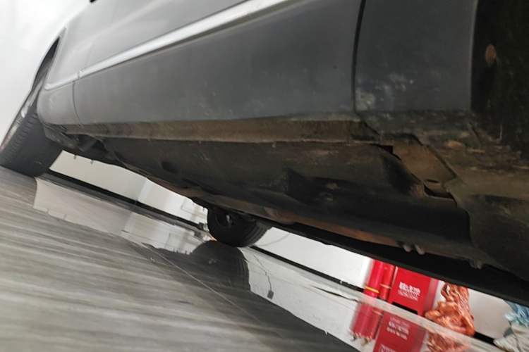 Used Hongqi HS5 2022 Revised Version 2.0T Smart Connect Flagship Edition Right Side Sill