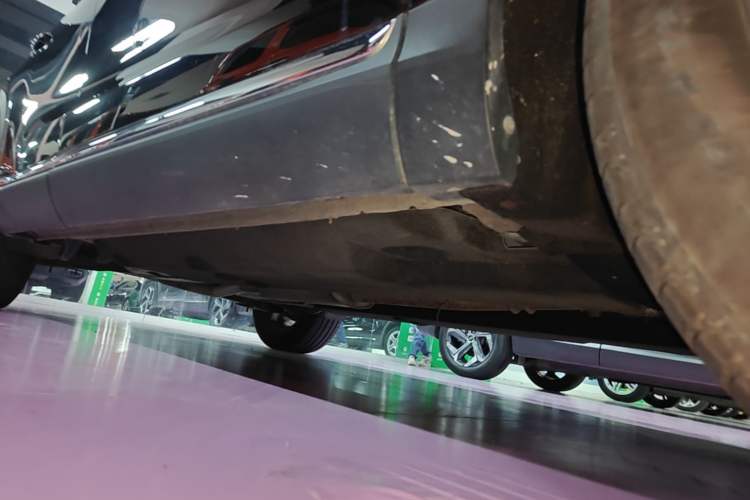 Used Hongqi HS5 2022 Revised Version 2.0T Smart Connect Flagship Edition Right Side Sill