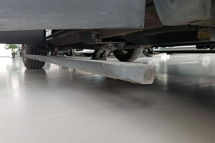 Used Hongqi HS5 2022 Revised Version 2.0T Smart Connect Flagship Edition Right Side Sill