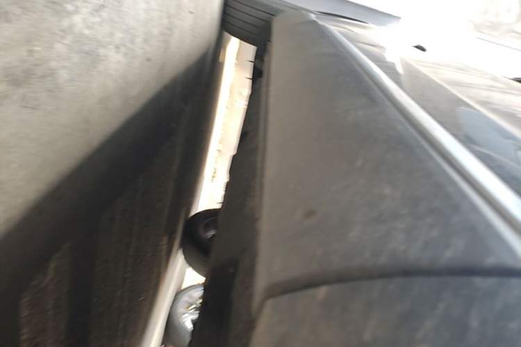 Used Hongqi HS5 2022 Revised Version 2.0T Smart Connect Flagship Edition Right Side Sill