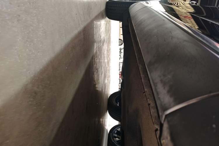 Used Hongqi HS5 2022 Revised Version 2.0T Smart Connect Flagship Edition Right Side Sill