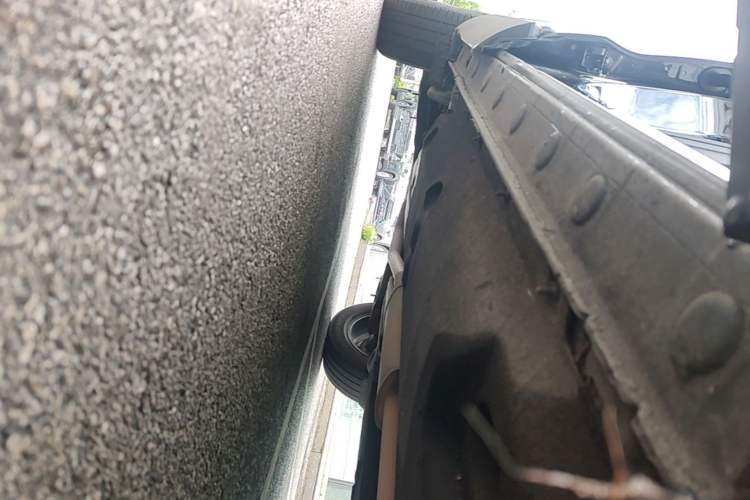 Used Hongqi HS5 2022 Revised Version 2.0T Smart Connect Flagship Edition Right Side Sill