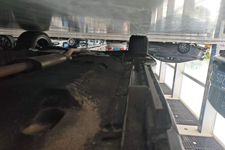 Used Hongqi HS5 2022 Facelifted Version 2.0T Smart Connect Flagship All-Wheel-Drive Edition Right Side Sill