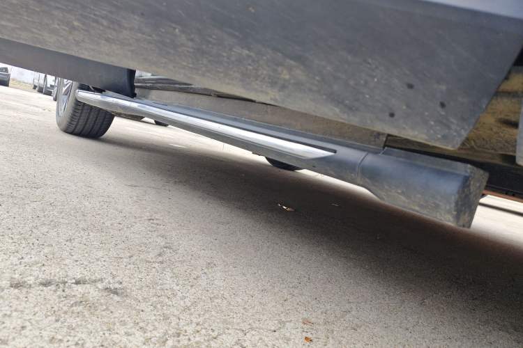 Used Hongqi HS5 2022 Revised Version 2.0T Smart Connect Flagship Edition Right Side Sill