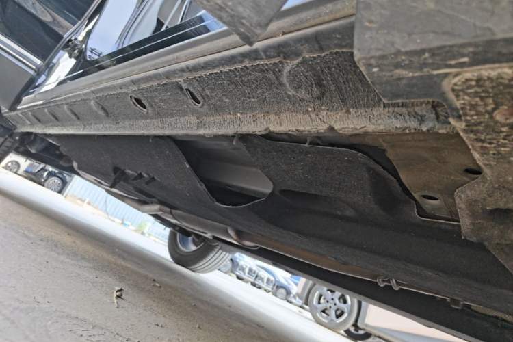 Used Hongqi HS5 2022 Revised Version 2.0T Smart Connect Flagship Edition Right Side Sill