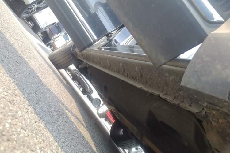 Used Hongqi HS5 2022 Revised Version 2.0T Smart Connect Flagship Edition Right Side Sill