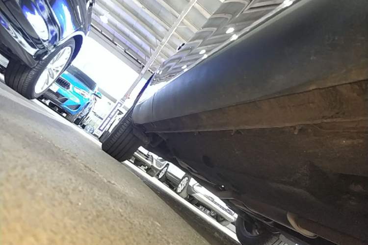 Used Hongqi HS5 2022 Revised Version 2.0T Smart Connect Flagship Edition Right Side Sill