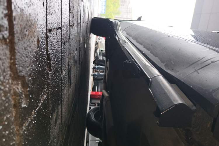 Used Hongqi HS5 2022 Revised Version 2.0T Smart Connect Flagship Edition Right Side Sill