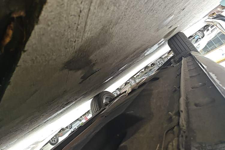 Used Hongqi HS5 2022 Revised Version 2.0T Smart Connect Flagship Edition Right Side Sill