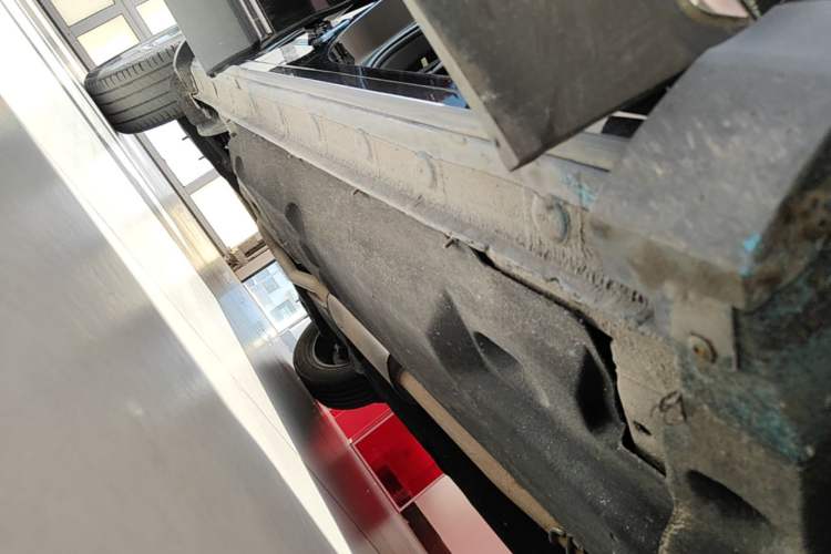 Used Hongqi HS5 2022 Revised Version 2.0T Smart Connect Flagship Edition Right Side Sill
