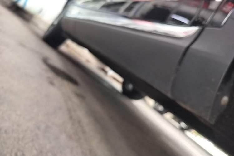Used Hongqi HS5 2022 Revised Version 2.0T Smart Connect Flagship Edition Right Side Sill